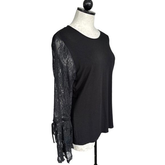Vince Camuto Black Lace Bell Sleeve Blouse Keyhole Button Back Size Medium - Picture 11 of 16